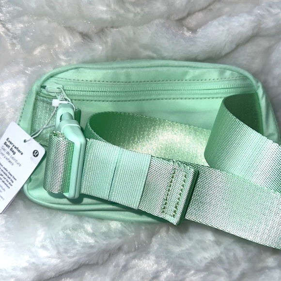 SOLD-  LULULEMON Everywhere Belt Bag in Mint Moment NWT  *LAST ONE!* - Picture 2 of 12